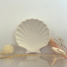 Load image into Gallery viewer, Sea Shell Dish (Black, White &amp; Stone)
